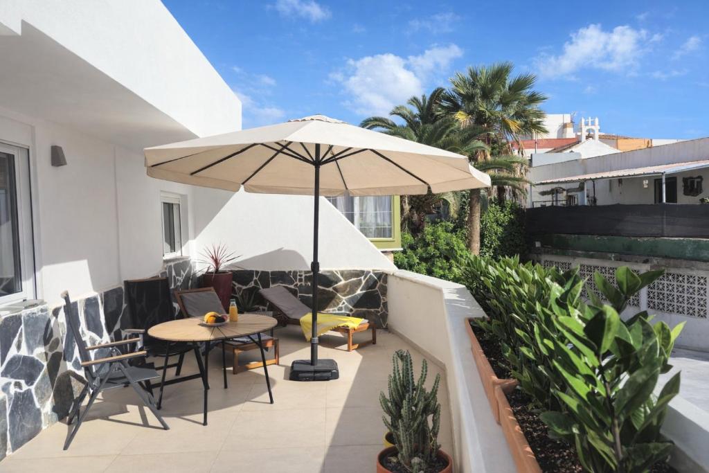Unique house with cave by the sea with private terrace 6
