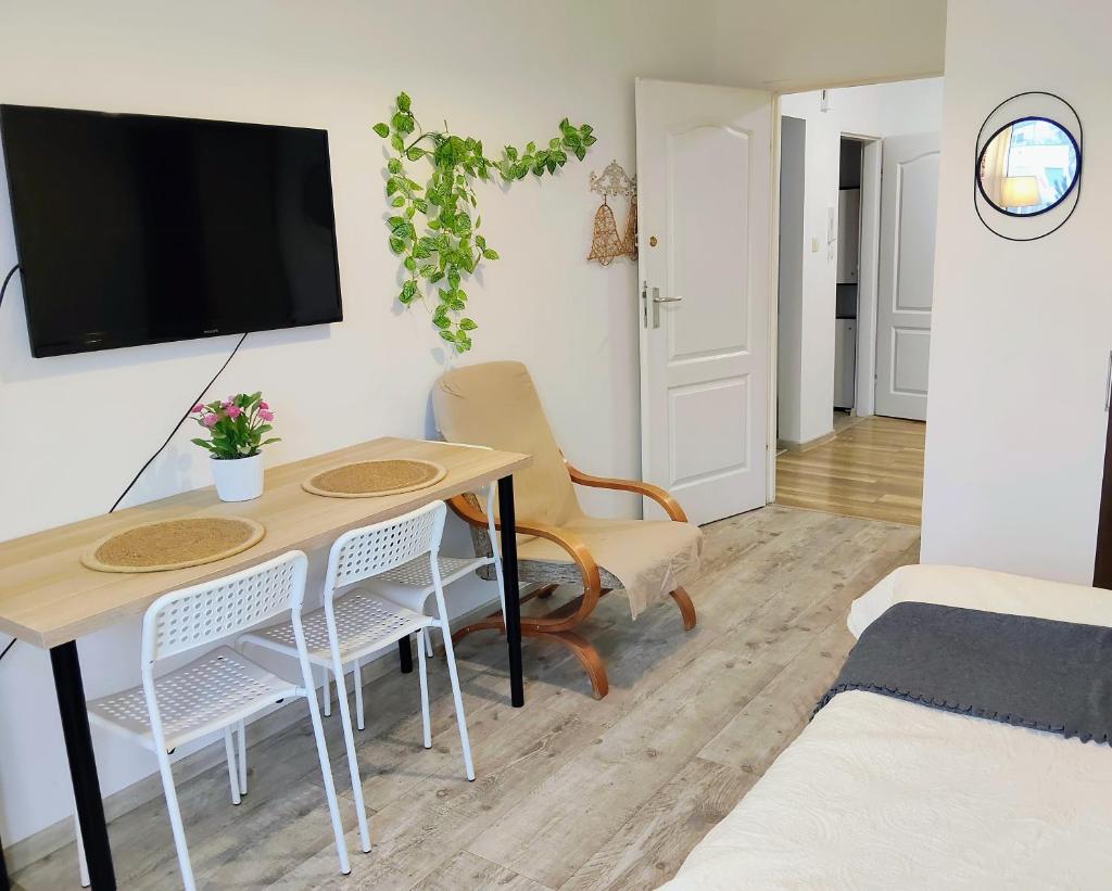 Grunwald Spacious Apartment by BookingHost 5