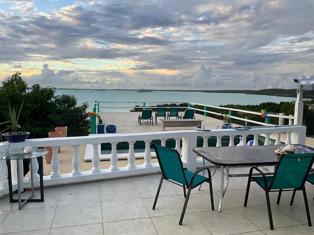 Secluded Escape, Ocean Views, Plunge Pool and Hot Tub, Overlooking Scenic Turquoise Waters