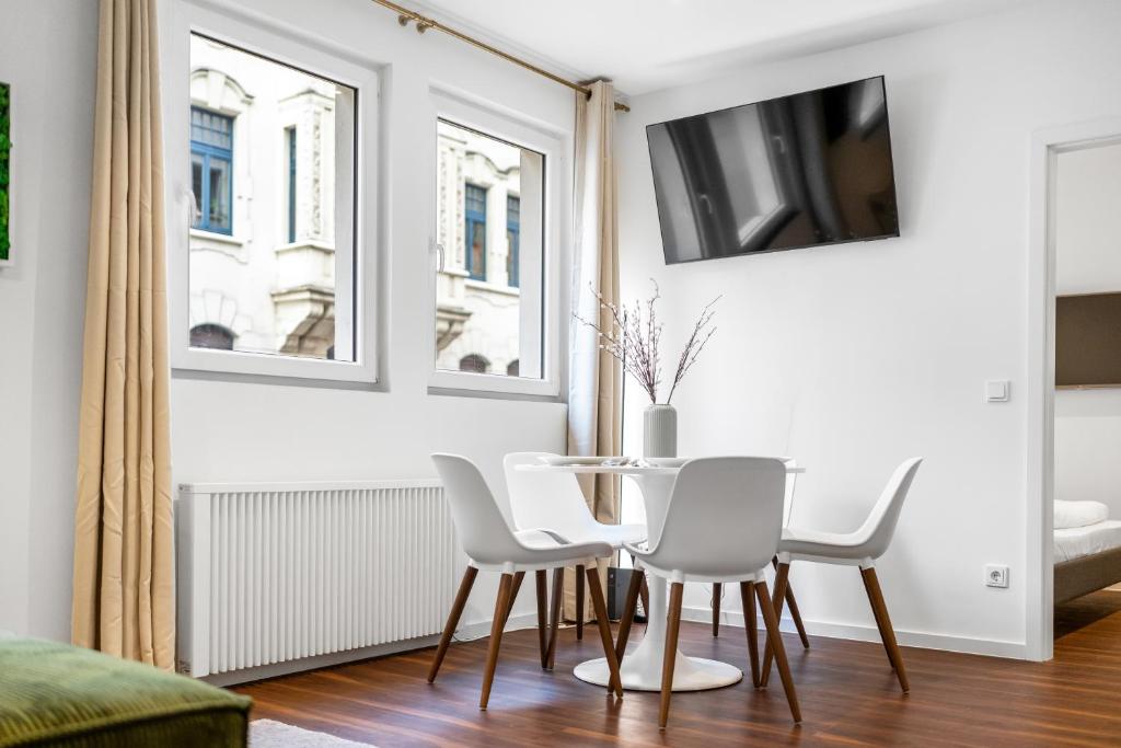 Modern apartment right in trendy Agnesviertel 4