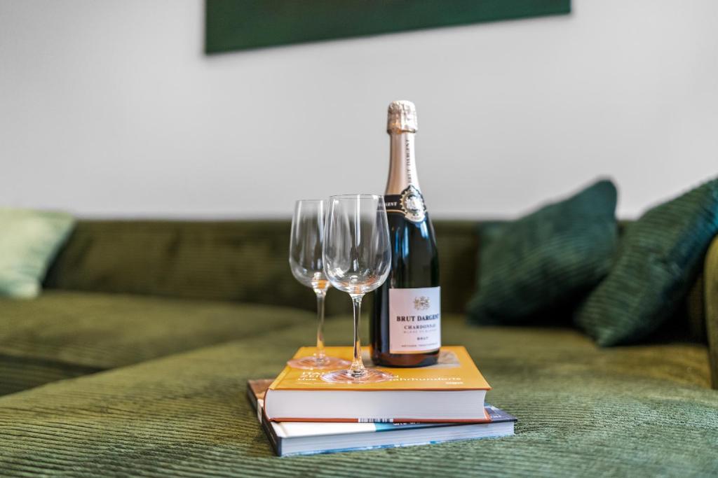 Modern apartment right in trendy Agnesviertel 5
