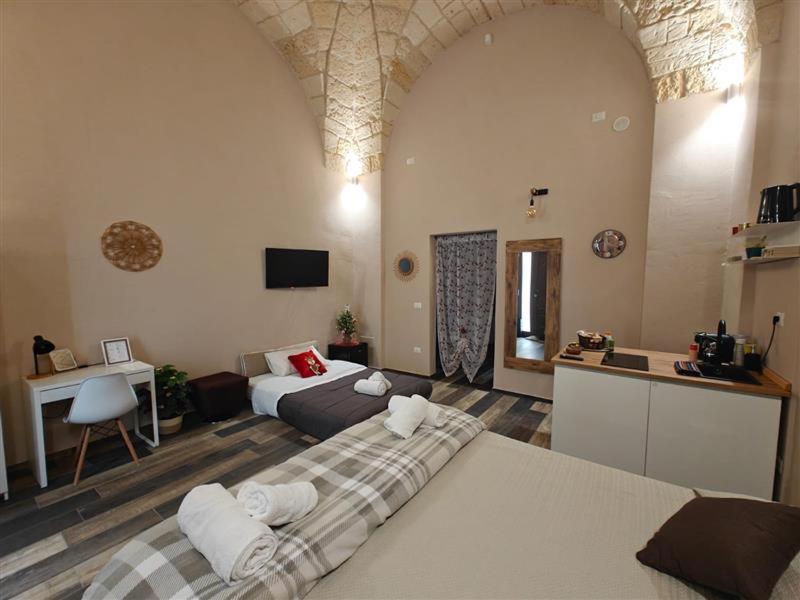 Elysia Luxury Suite con Jacuzzi - Centro Brindisi 5