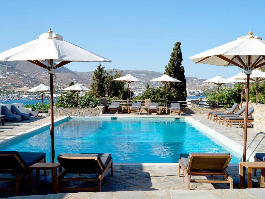 Akrotiri Hotel