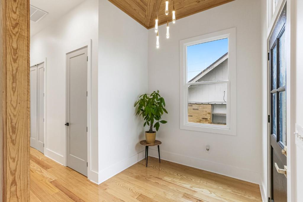 The Royal Haus NOLA 3 Bed Beauty 7