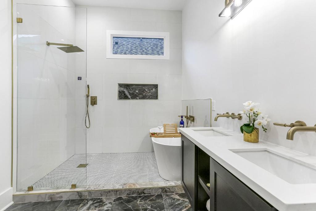The Royal Haus NOLA 3 Bed Beauty 3