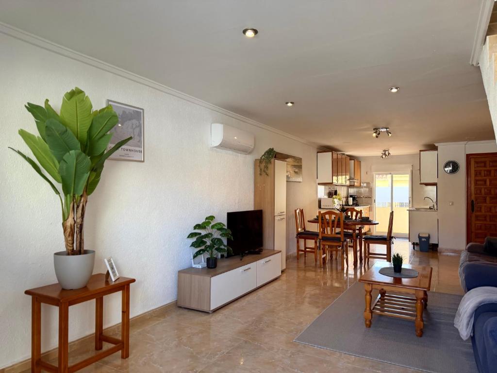 Cozy Townhouse 5