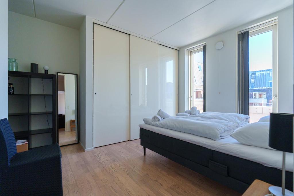Modern Apartment with Balcony near Tivoli & Metro 7