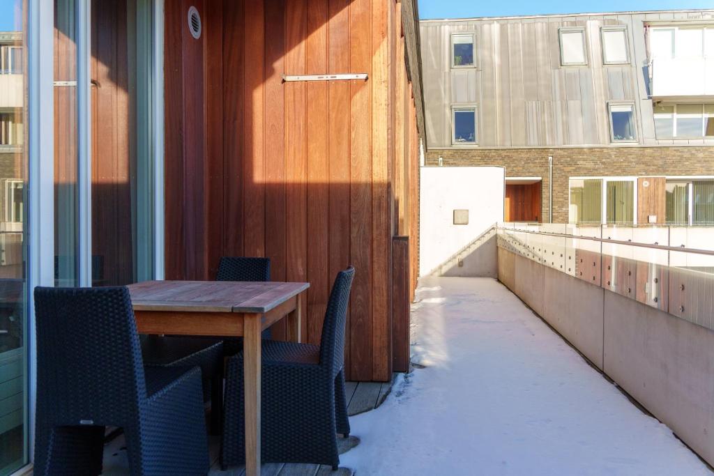 Modern Apartment with Balcony near Tivoli & Metro 6