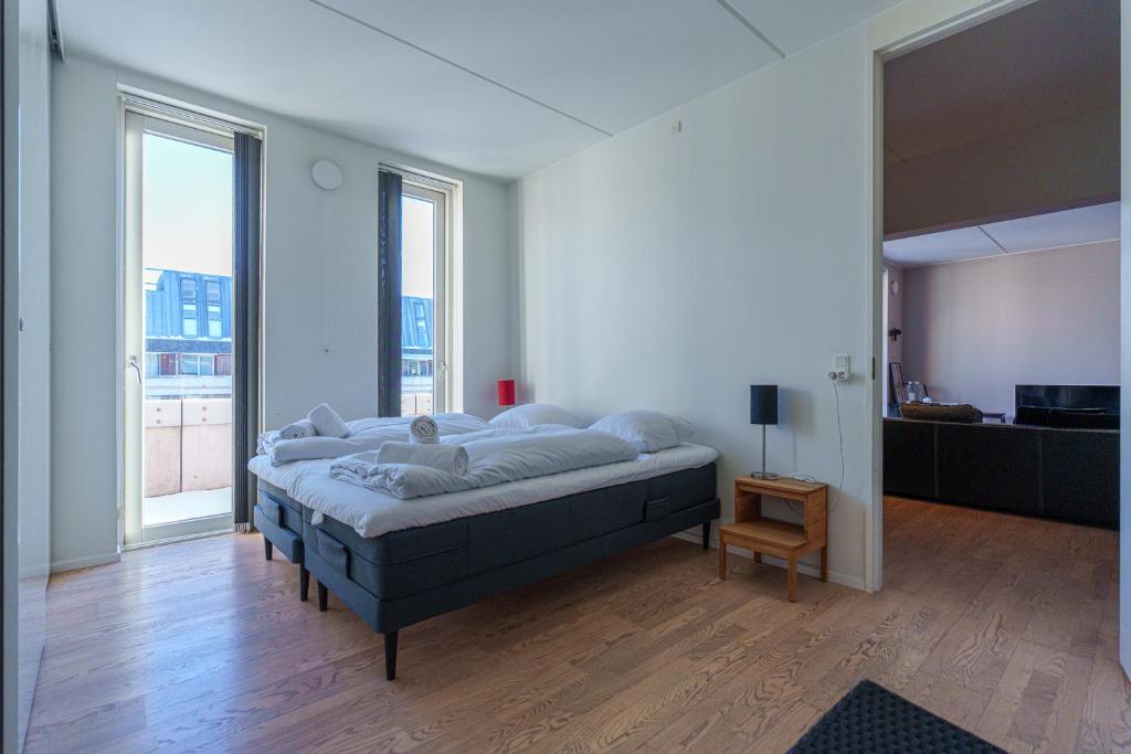 Modern Apartment with Balcony near Tivoli & Metro 2
