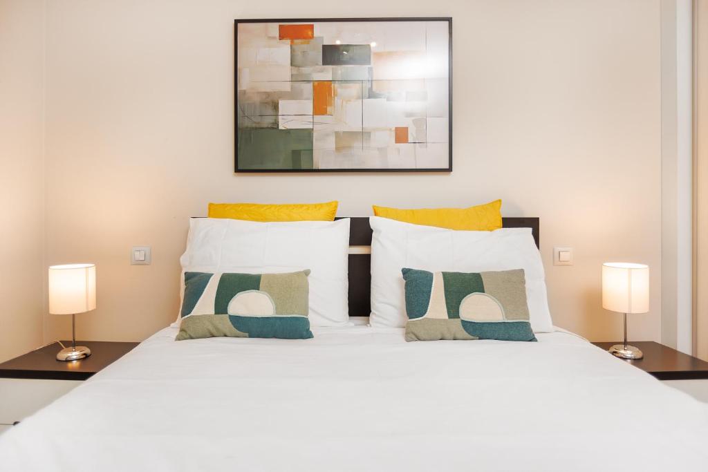 Premium Avenue Two Bedrooms Apt 8