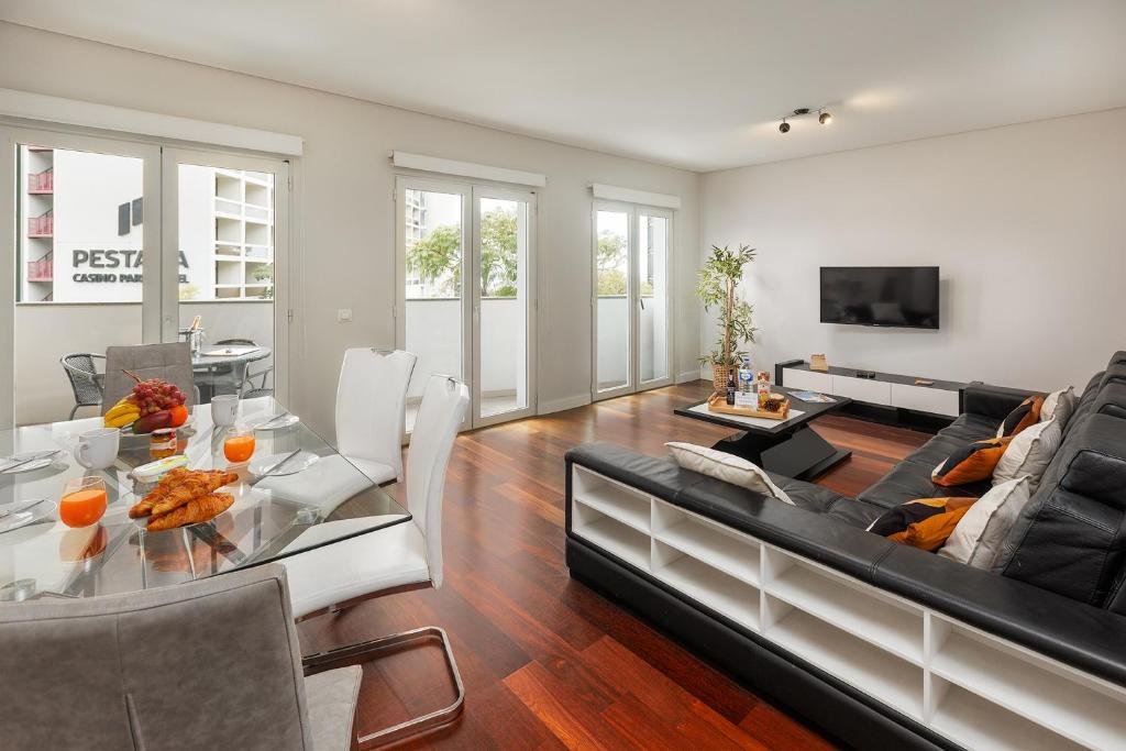 Premium Avenue Two Bedrooms Apt 6