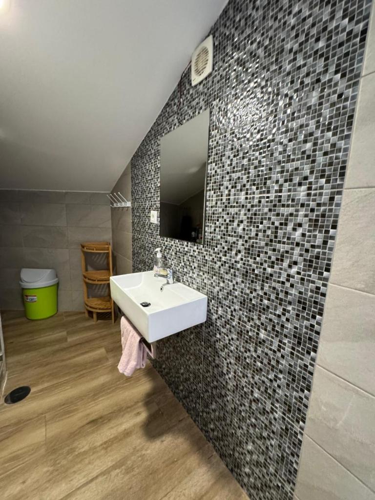 House in the Heart of Funchal with big balcony 8