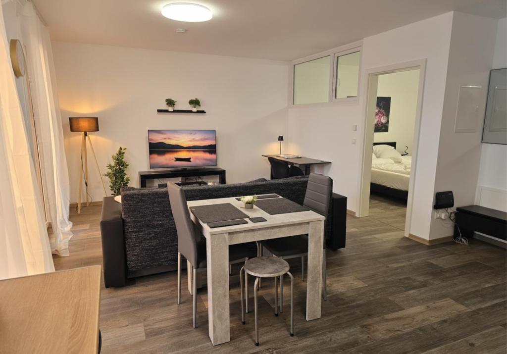 Apartments with Balcony & Parking - APOLONIAliving 2