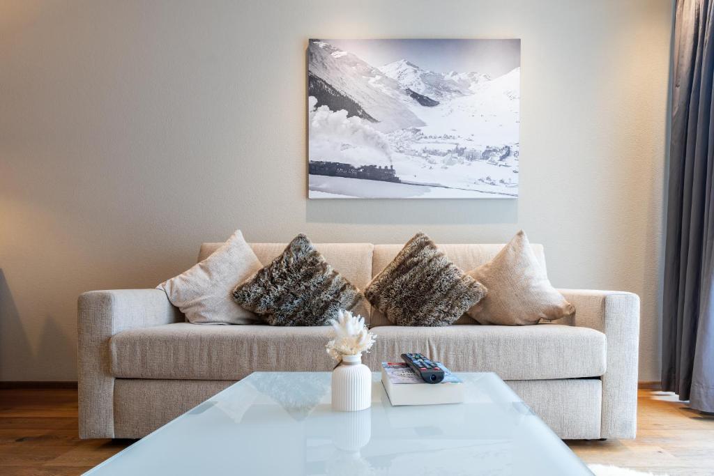 Andermatt, Gratis Parking, modern, Berge, Dorfkern