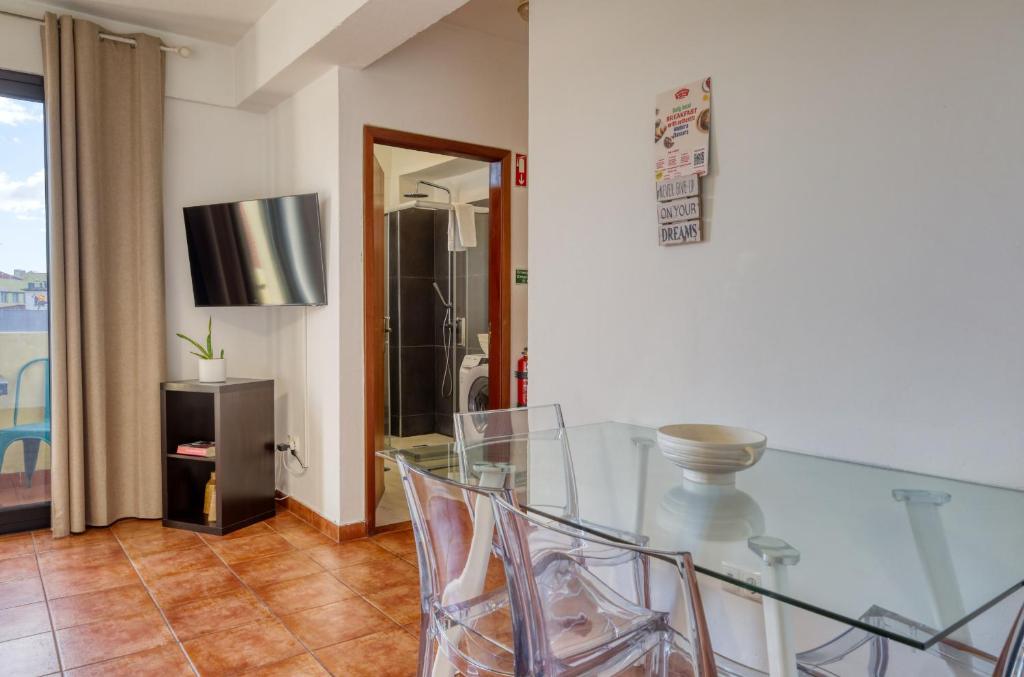 Beco Santa Emilia 4N, a Home in Madeira 7