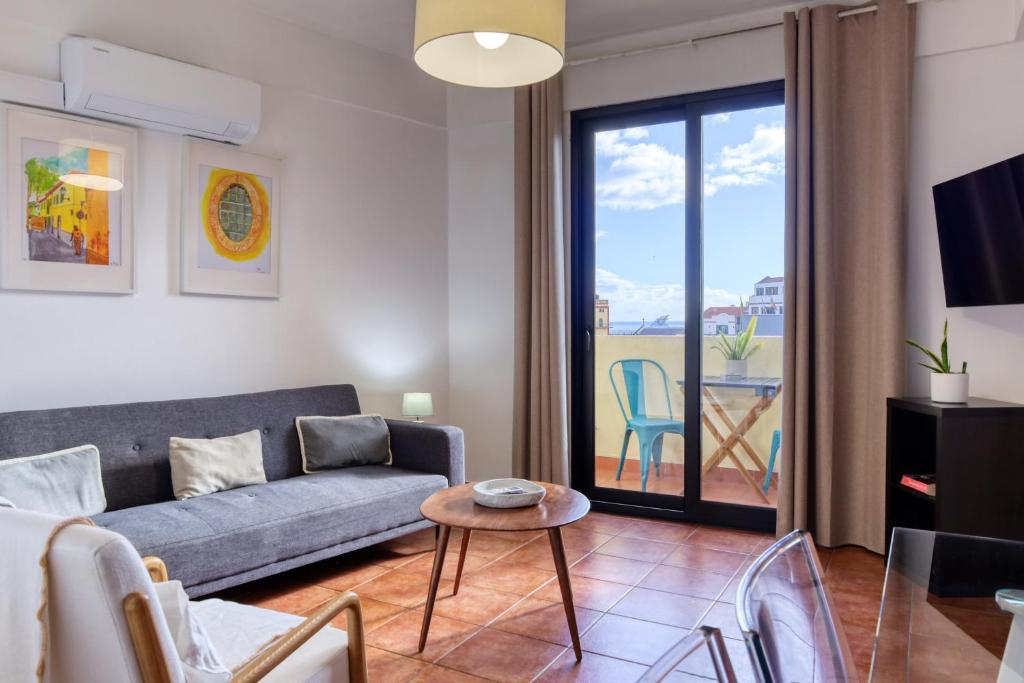 Beco Santa Emilia 4N, a Home in Madeira 6