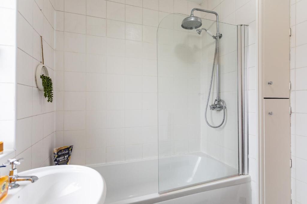 Recently Renovated Private Parking 7