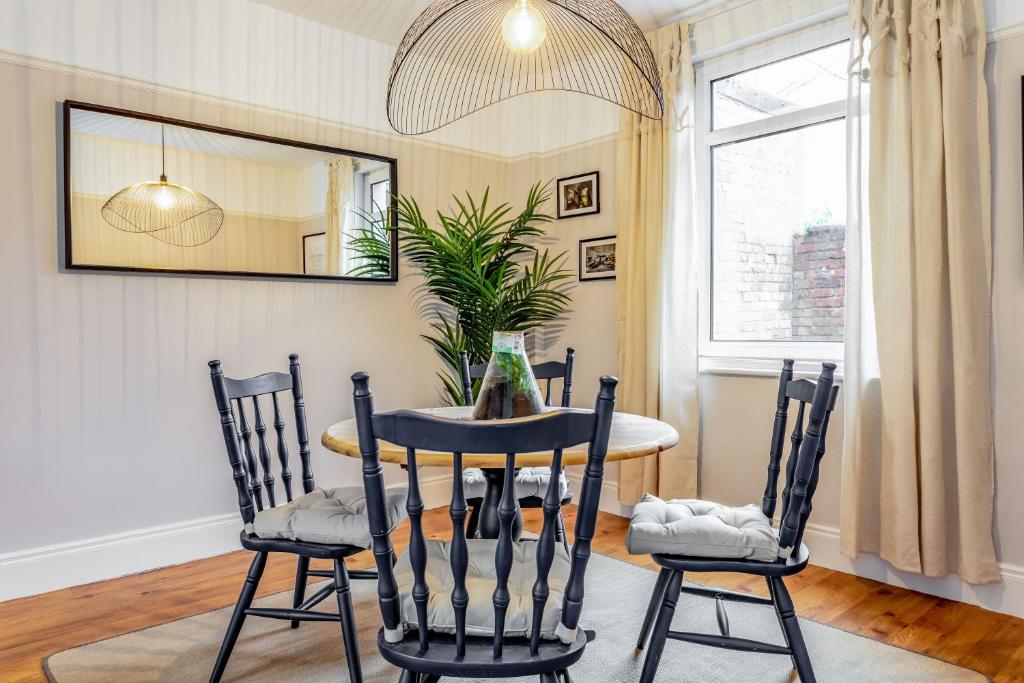 Recently Renovated Private Parking 8