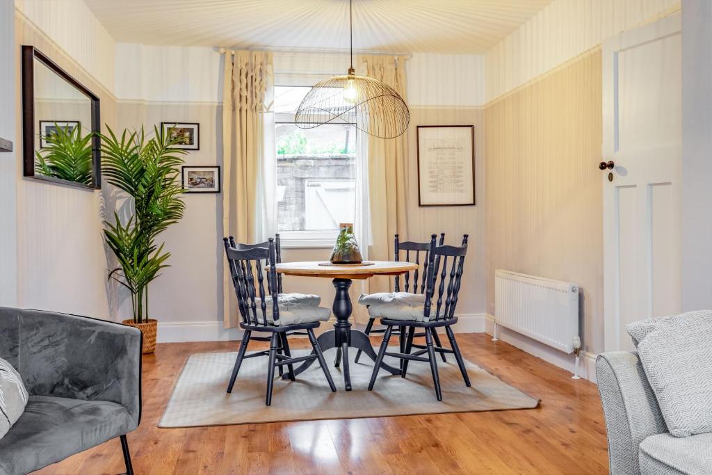 Recently Renovated Private Parking 4