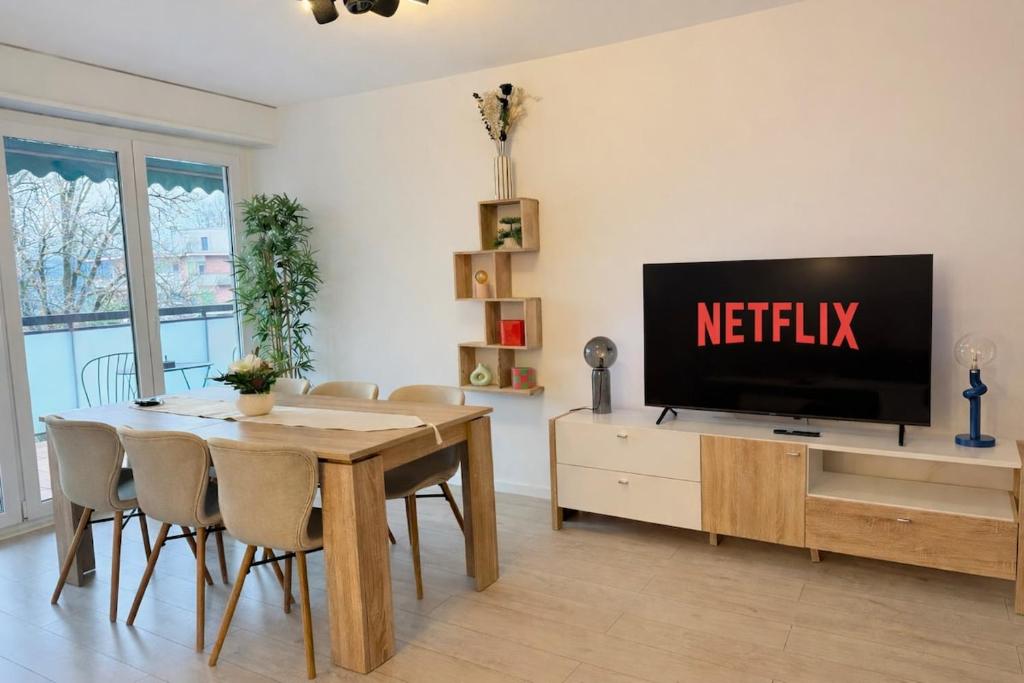 Modern Flat with Big Balcony & Garage Parking