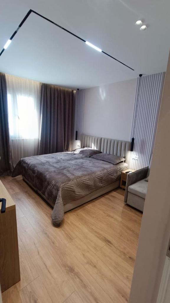 Henry's Apartment 8