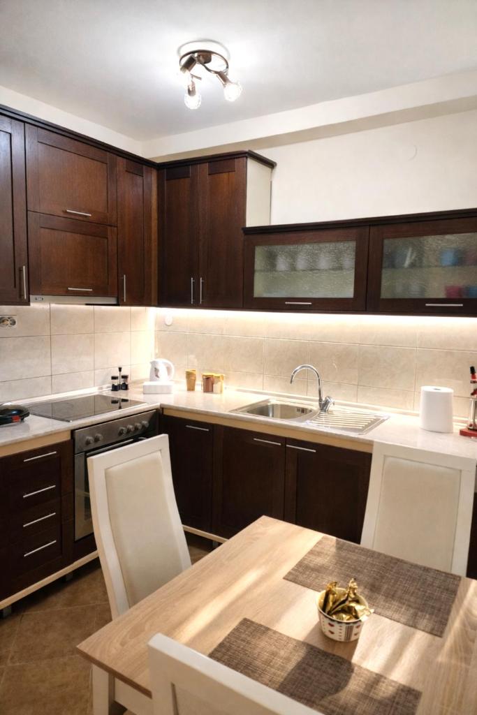 Central 2 Bedroom Apartment Near Clinical Center & Diamond Mall 3