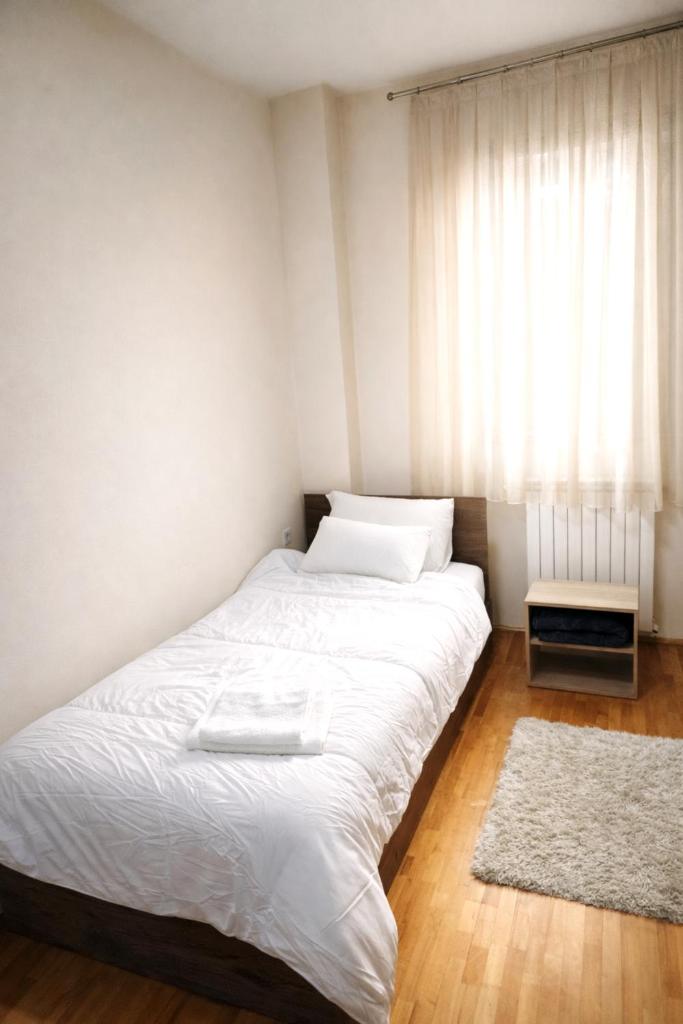 Central 2 Bedroom Apartment Near Clinical Center & Diamond Mall 7