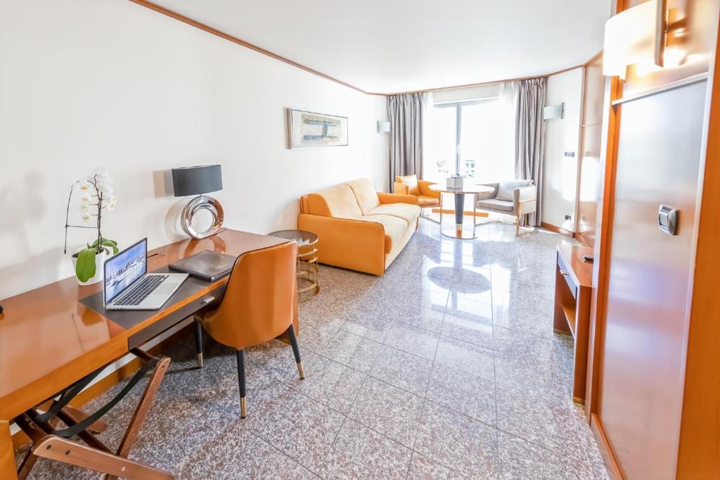 Goldstar Apartments & Suites 7