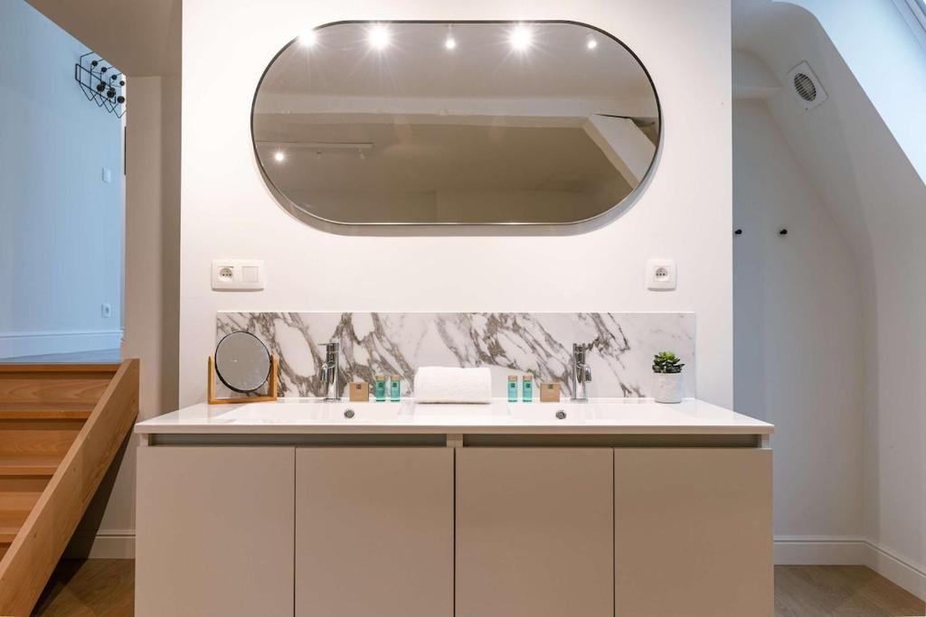 Modern Suite on Antwerp's Grand Market Square 7