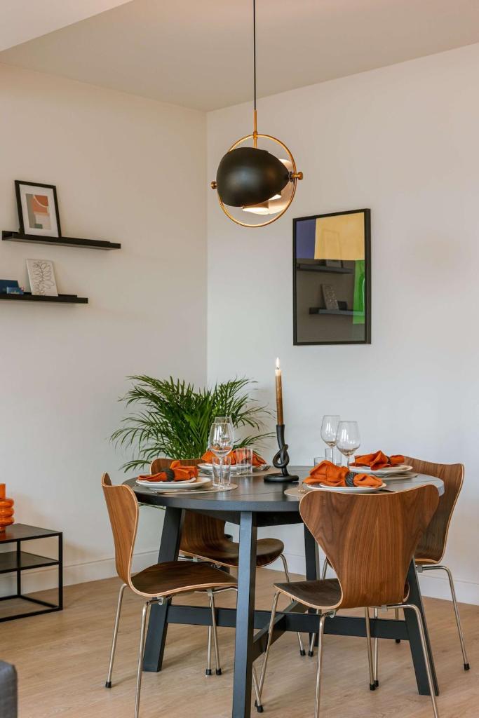 Modern Suite on Antwerp's Grand Market Square 8