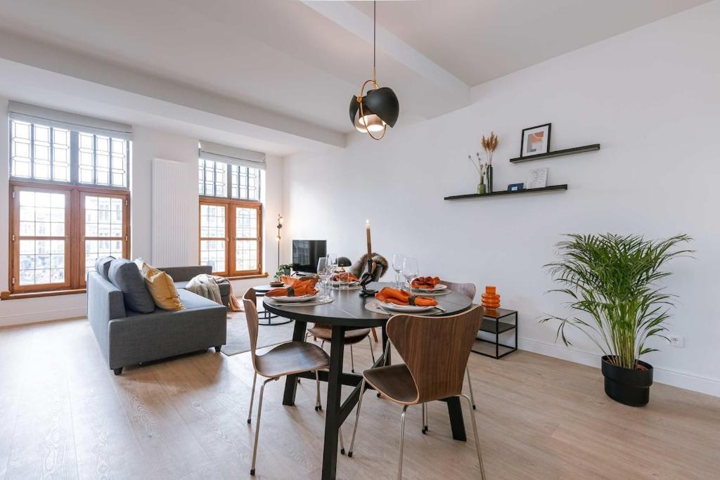 Modern Suite on Antwerp's Grand Market Square 4