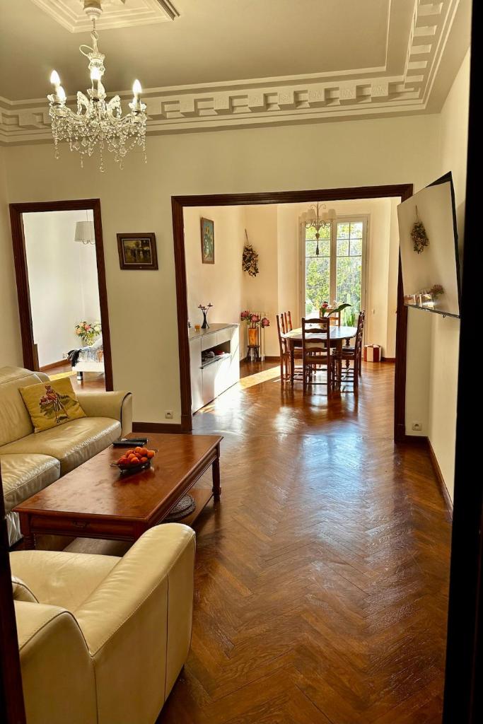 Stunning large 2 bedroom with AC