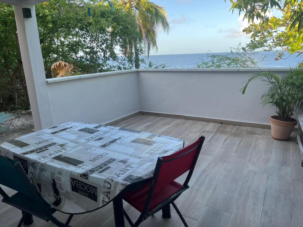 Schoelcher Beau T2 tout confort vue sur mer Wifi gratuit 5