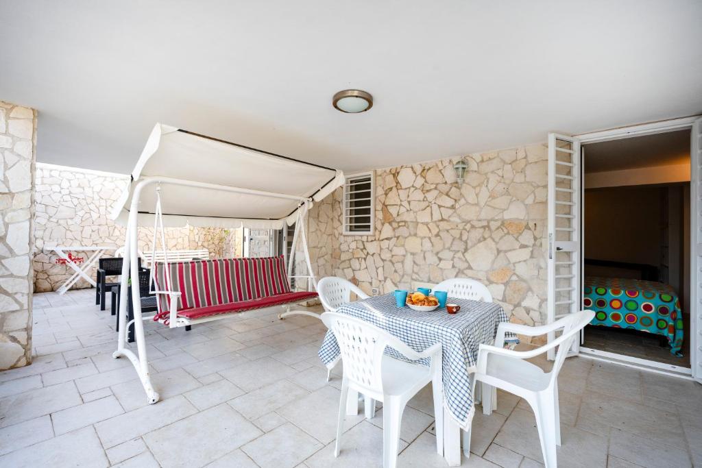 GuestHost - Villa Armida steps from the sea 4