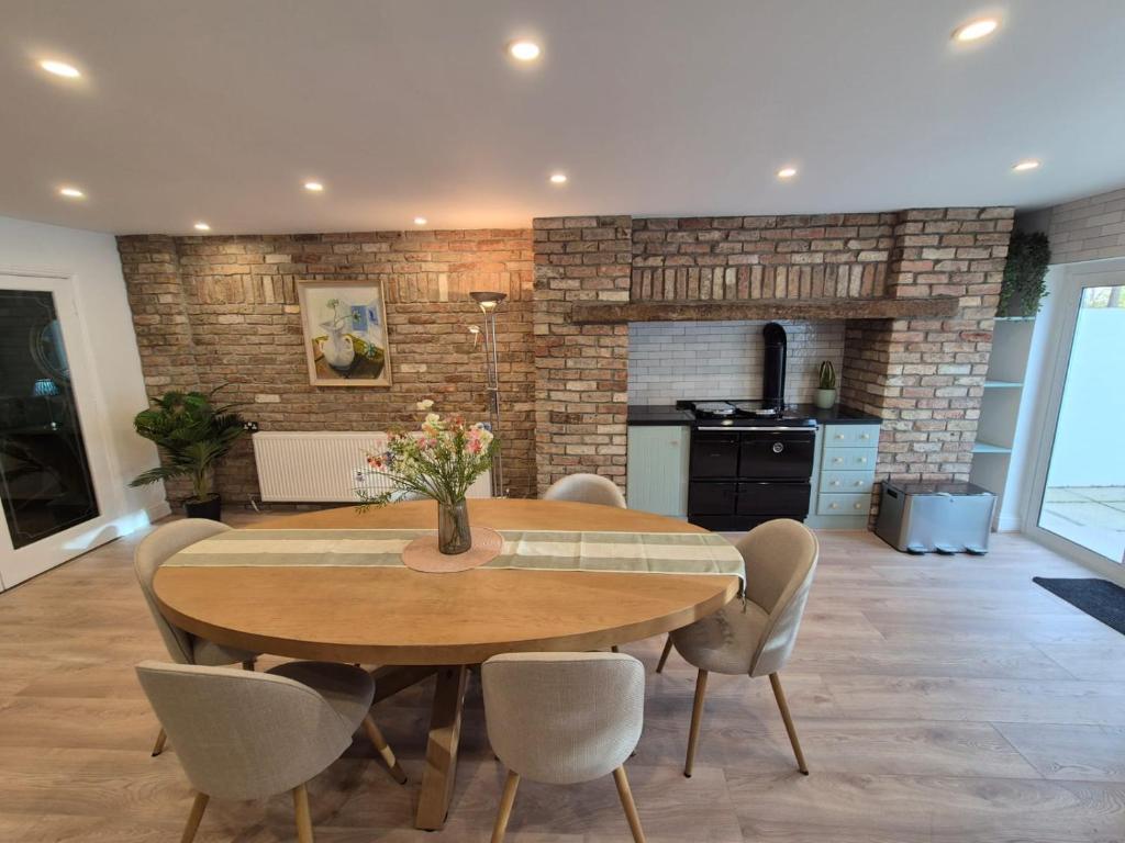 Luxurious mews in central location 8