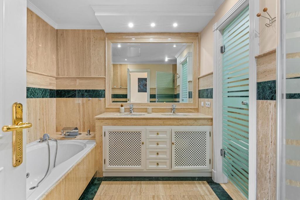 Villa Picasso Marbella 3