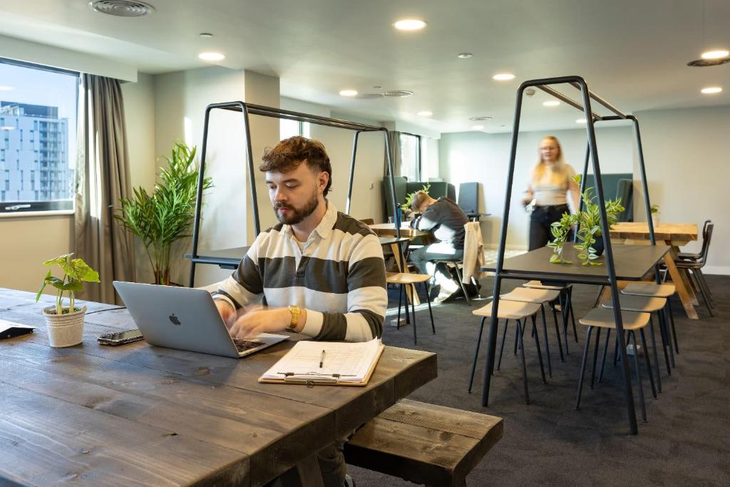 For Students Only - Rooms in Salford 3