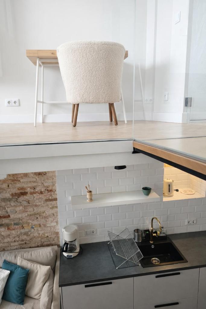 Elegant City Center Loft 7