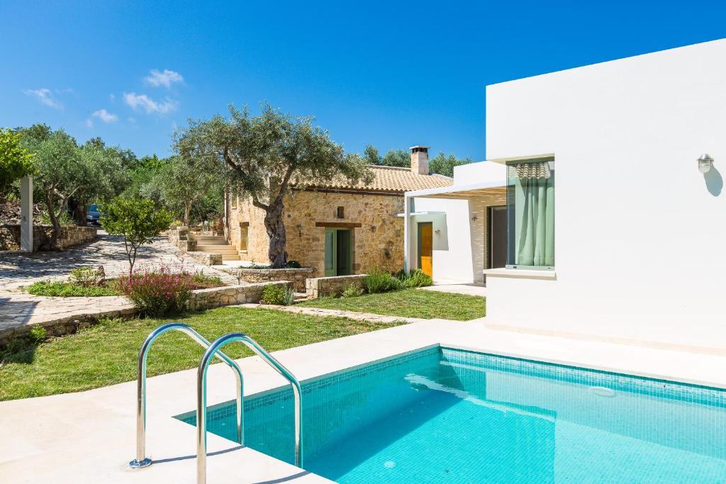 Nature Retreat Green Oasis Villa with Private Pool & Rooftop Hot Tub 2