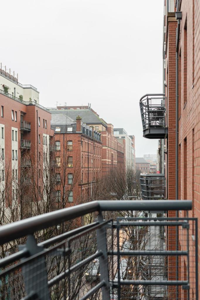 Modern 2BR Apartments by Luxus Sleeps 6 City Centre 6