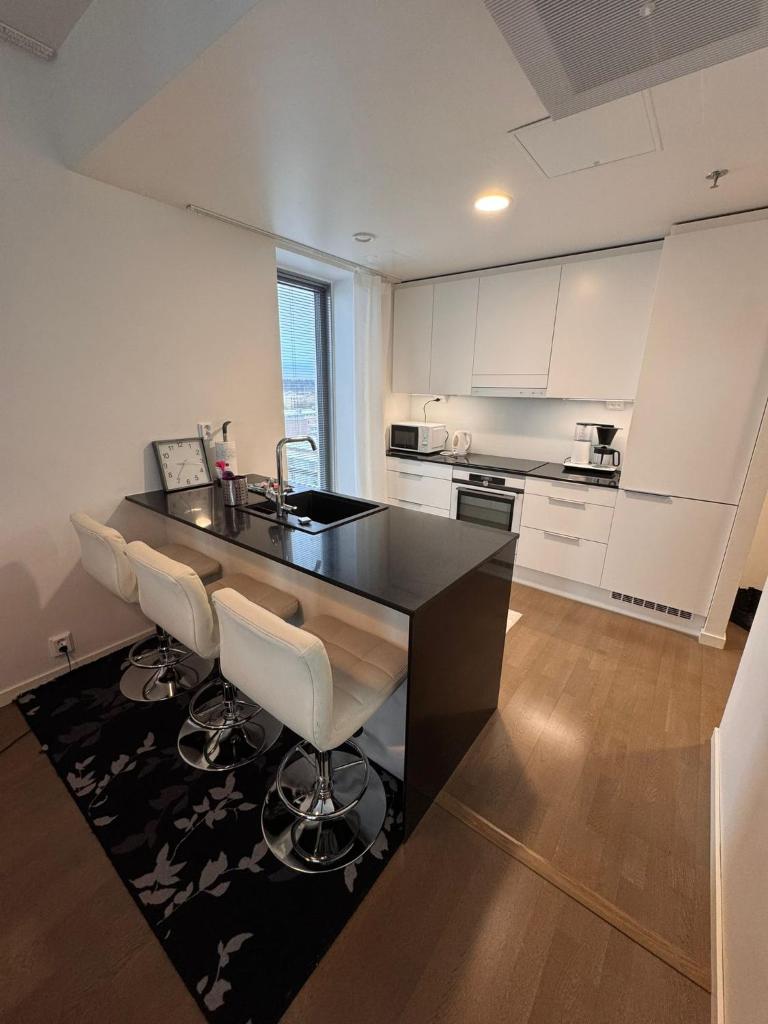 Kotimaailma Apartments - Upea yläkerroksen studio - Itsenäisyydenkatu 8