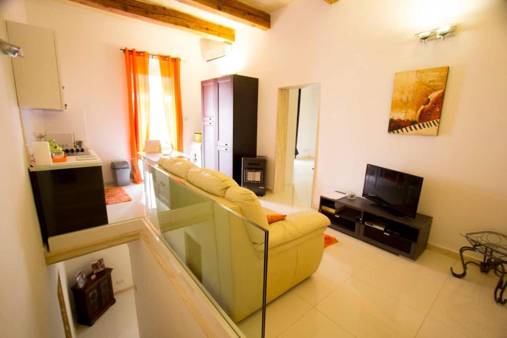 Valletta-Central duplex maisonette 5