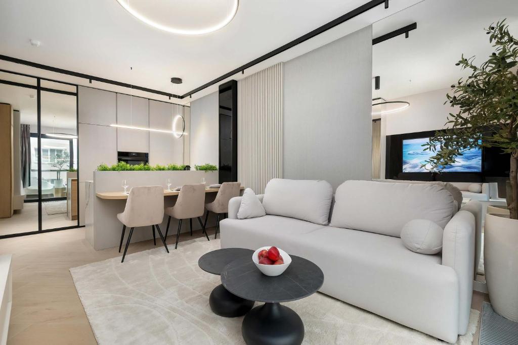 Elegant & Bright Apartment Janosika in Szczecin with Parking by Noclegi Renters 8