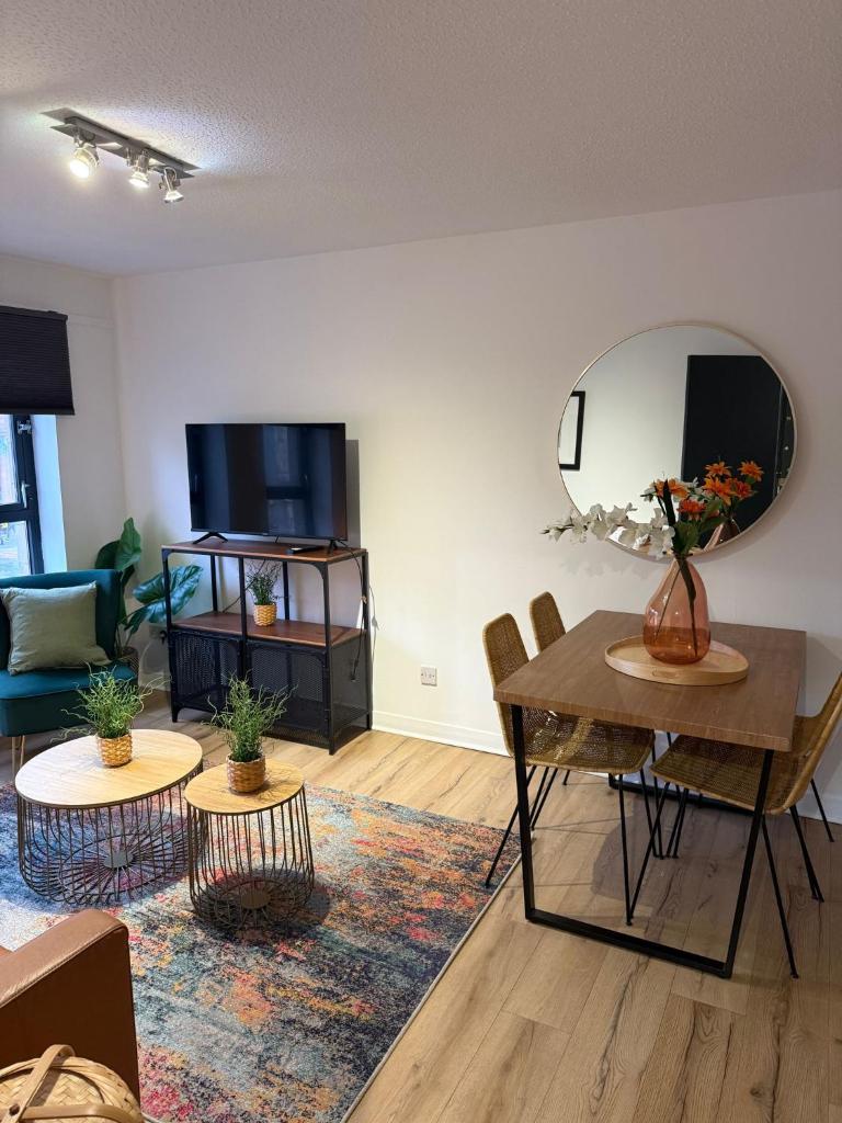 2BR Sleeps 4 Albion Gate Glasgow City Centre with Parking 1