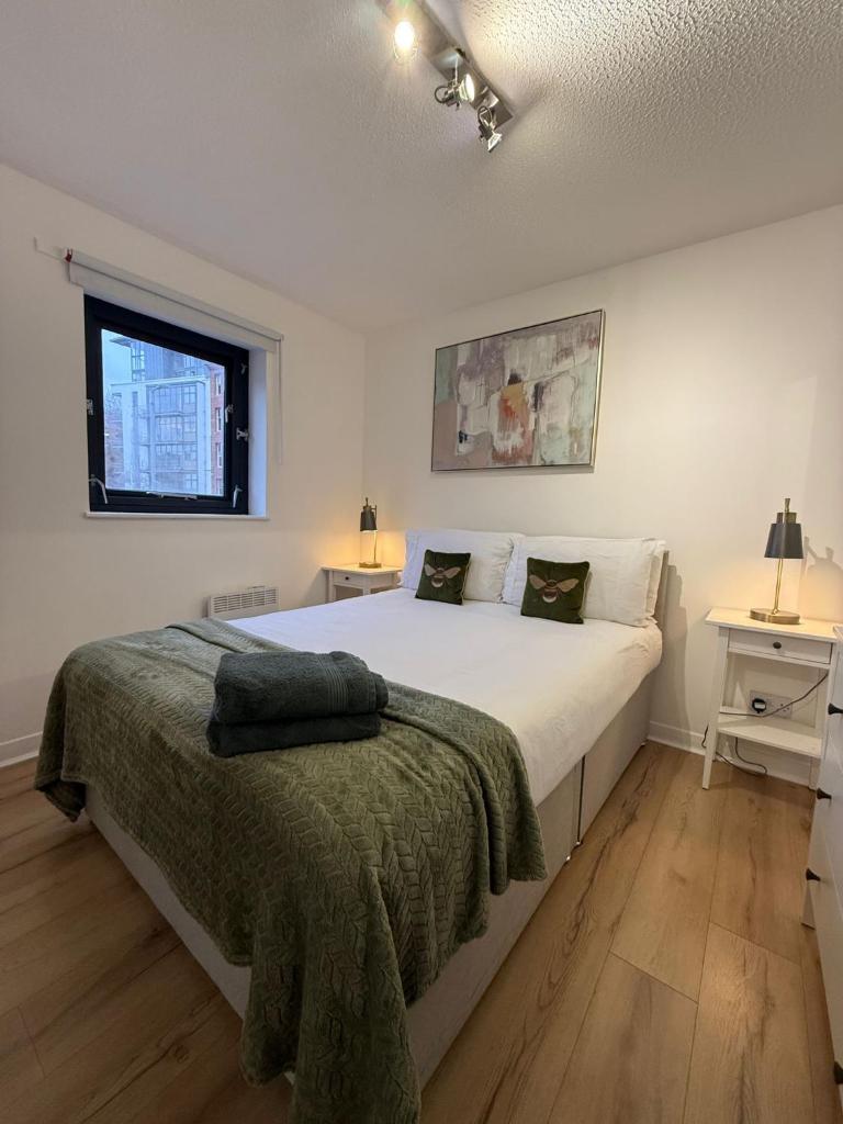 2BR Sleeps 4 Albion Gate Glasgow City Centre with Parking 2