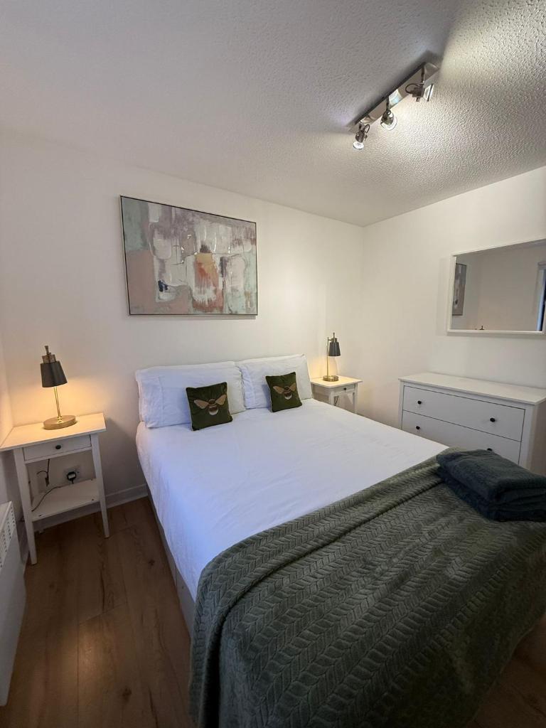 2BR Sleeps 4 Albion Gate Glasgow City Centre with Parking 6