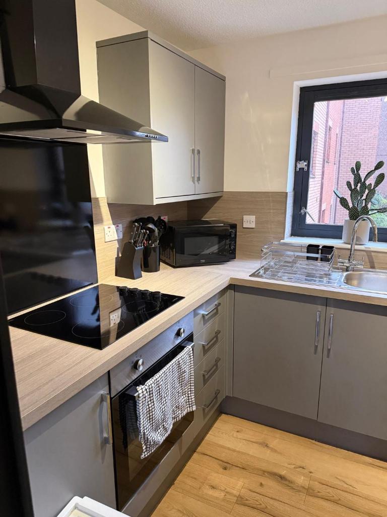 2BR Sleeps 4 Albion Gate Glasgow City Centre with Parking 4