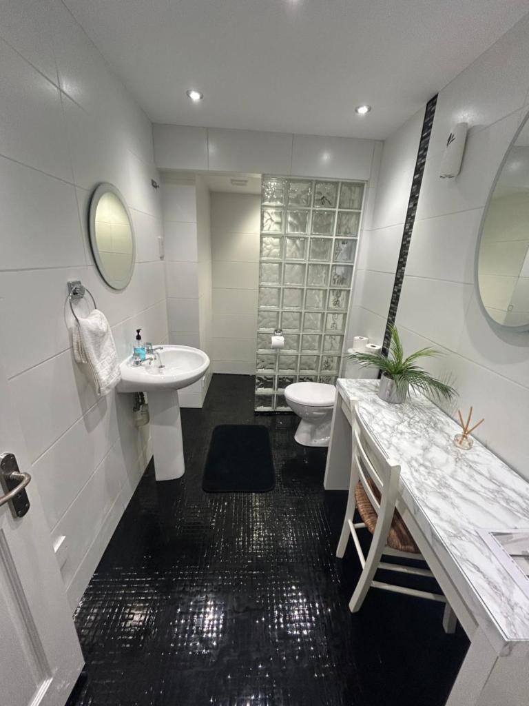 Flat 5 - 2 Bed City Centre Affordable Quality 7