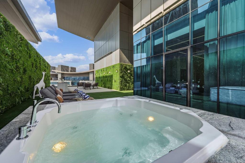 Palm Penthouse Sky Villa - Vast Terrace & Jacuzzi by Exclusive Holiday Homes