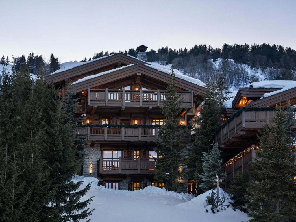 Chalet raffiné avec chambres luxueuses et services inclus - FR-1-564-62